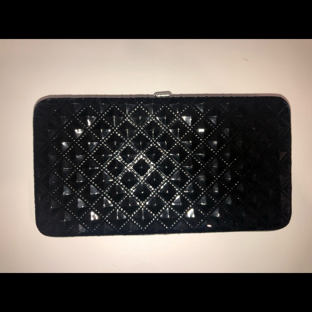 🛍 Black Wallet w/ Snap closure